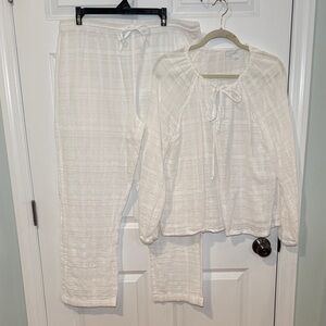 The White Company Lightweight White Two-Piece Lounge/Sleep Set